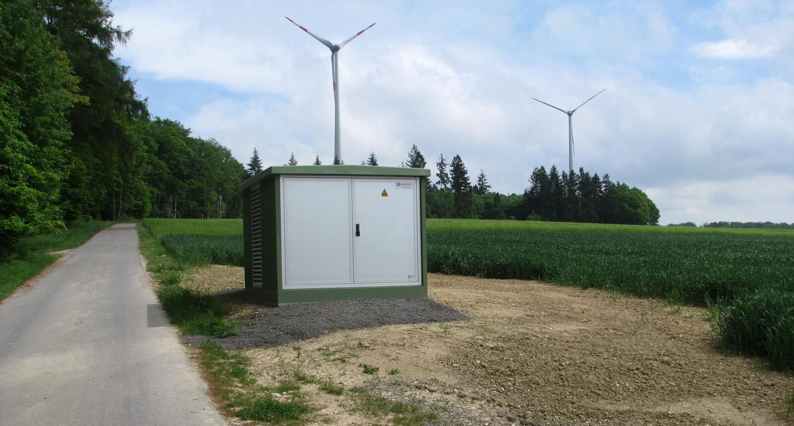 Batteriespeicher Windkraftanlage.JPG